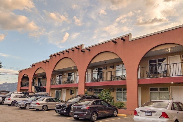 Hotel Desert Surfside Waterfront Accommodations